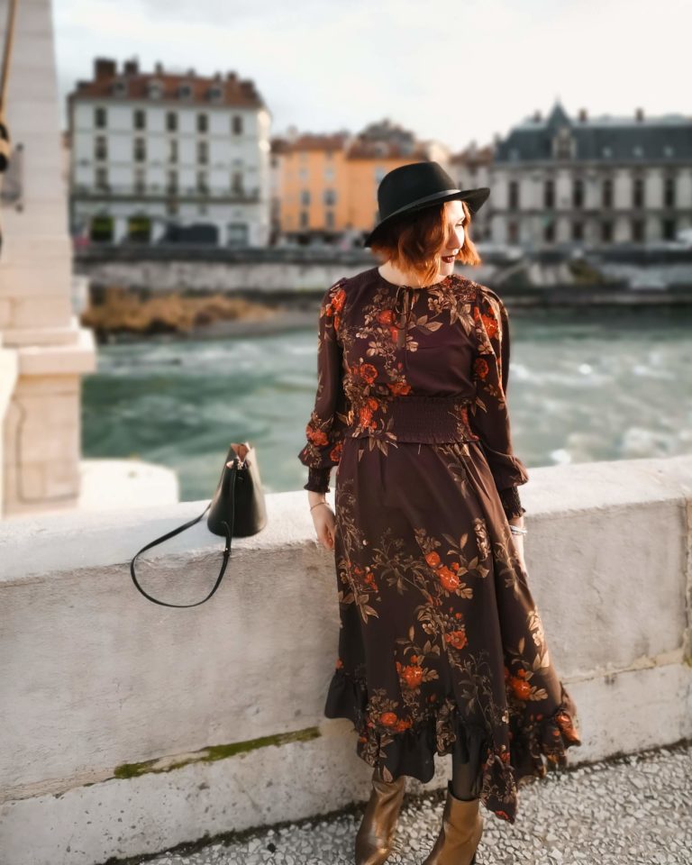 Comment porter la robe longue en hiver Cherry Bomb