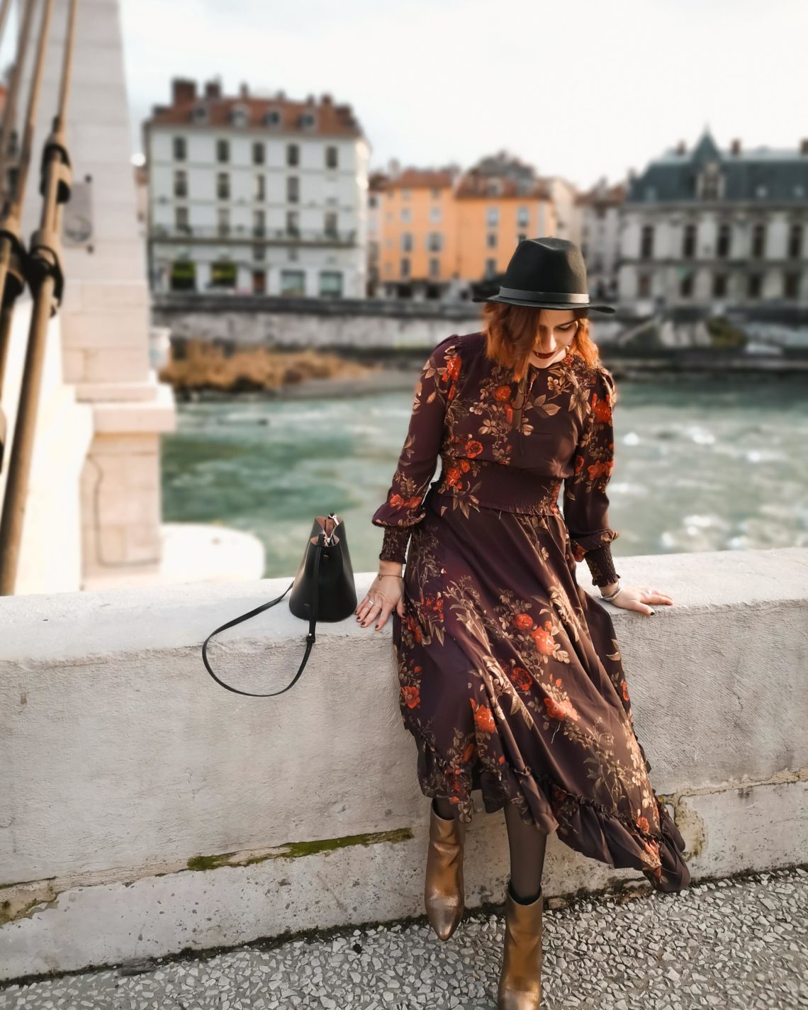 Comment porter la robe longue en hiver Cherry Bomb